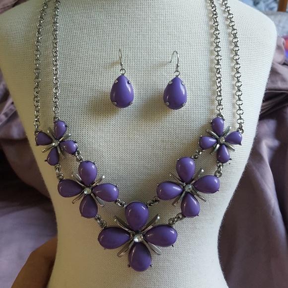 Charming Charlie Jewelry - Purple flower necklace set